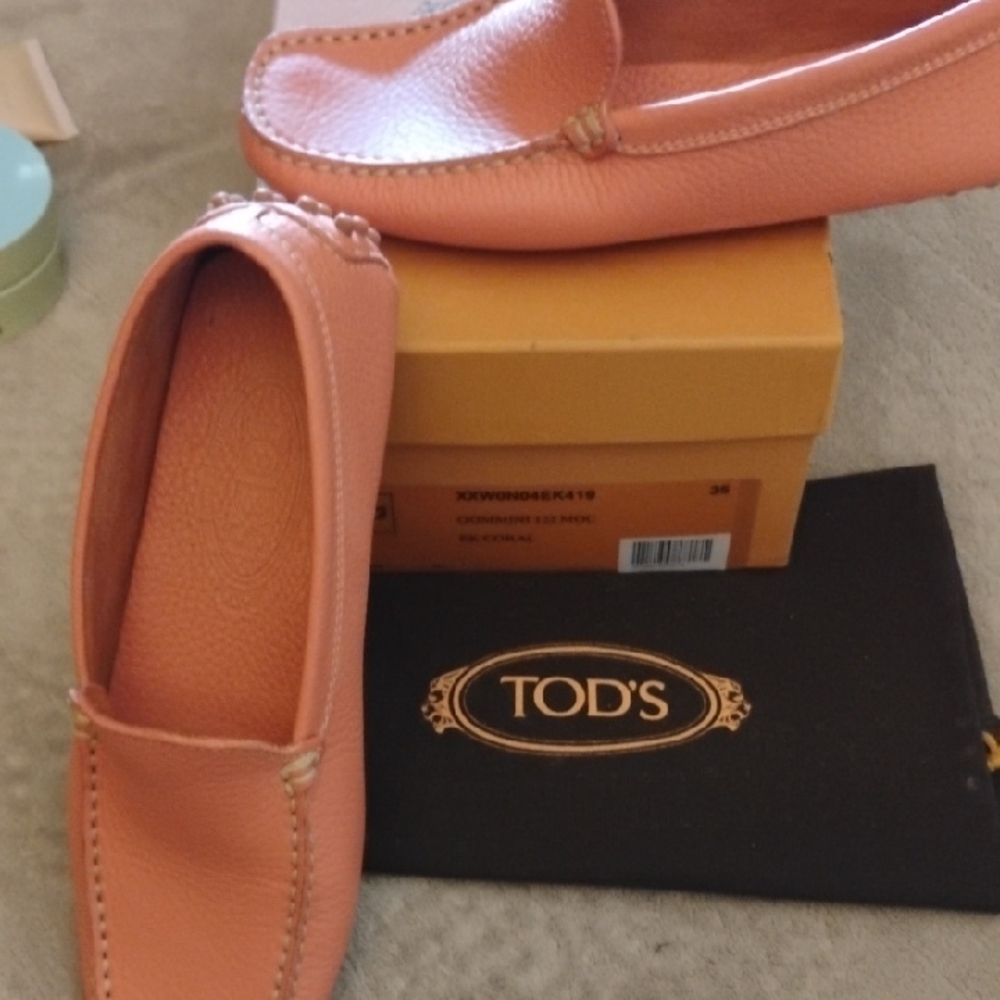 Tod's Peach Leather Driving Loafers